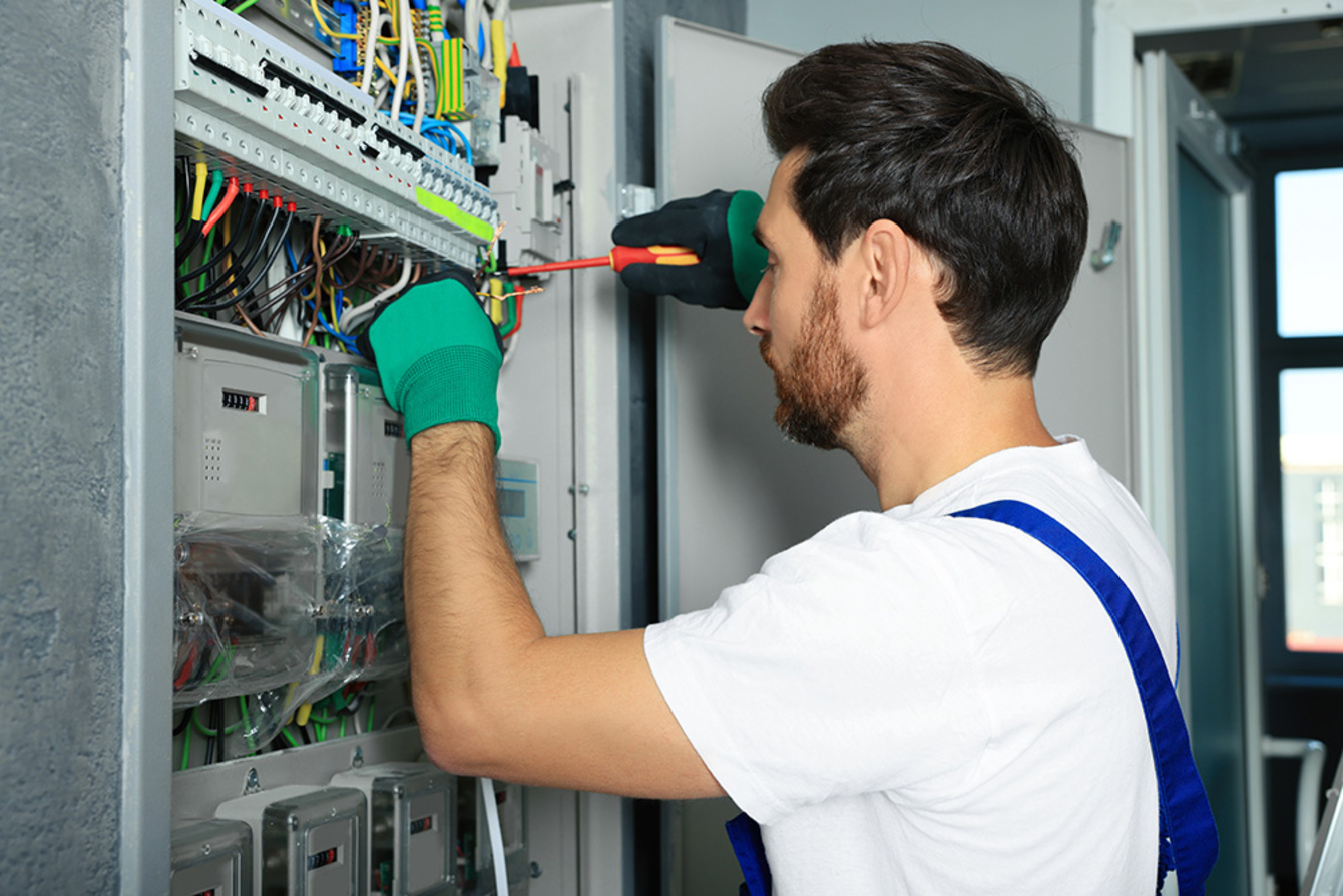 Nieder­spannungs­anlagen bei Schramm & Lorenz GmbH in Breitenbrunn OT Antonsthal